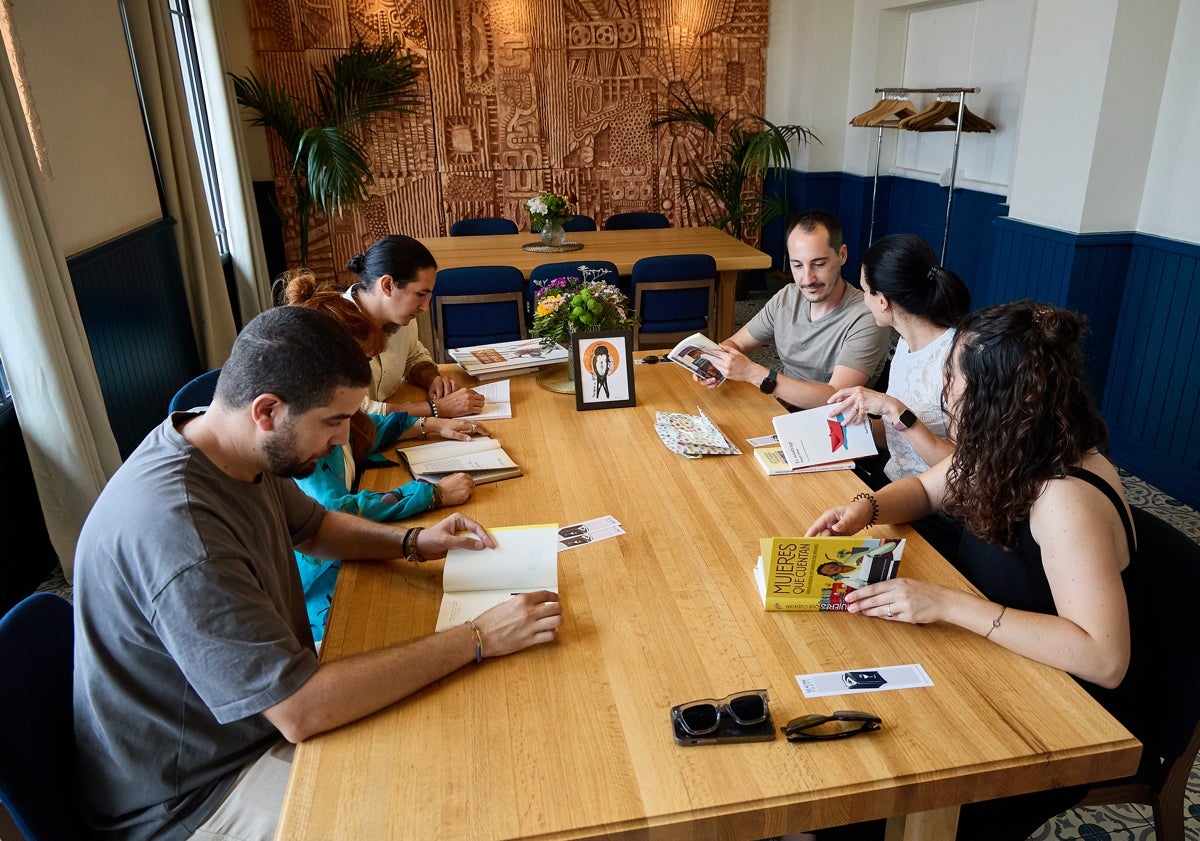 Imagen principal - La literatura abandona la intimidad